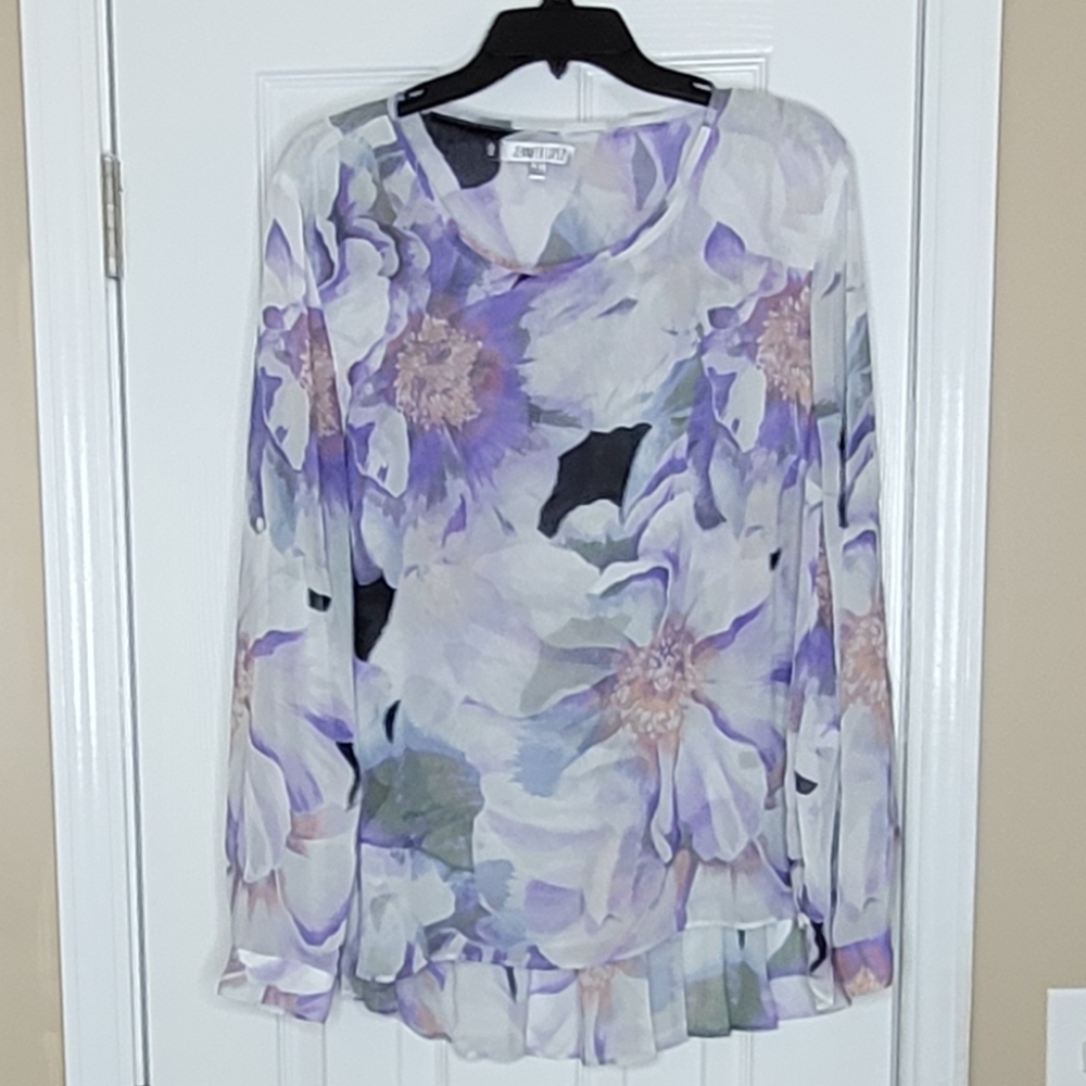 Jennifer Lopez Purple & White Blouse large    Lightweight shirt